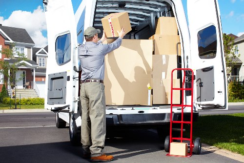 Local truck hire suitable for flats and house moves in Stockwell